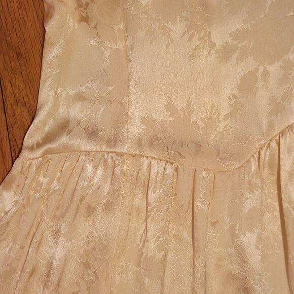 Vintage Cream Satin Jacquard Dress with Lace Neckline – 1980s Bridal or Formal - Picture 11 of 16